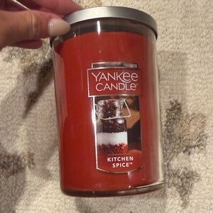 Yankee Candle Kitchen Spice in Bold Red